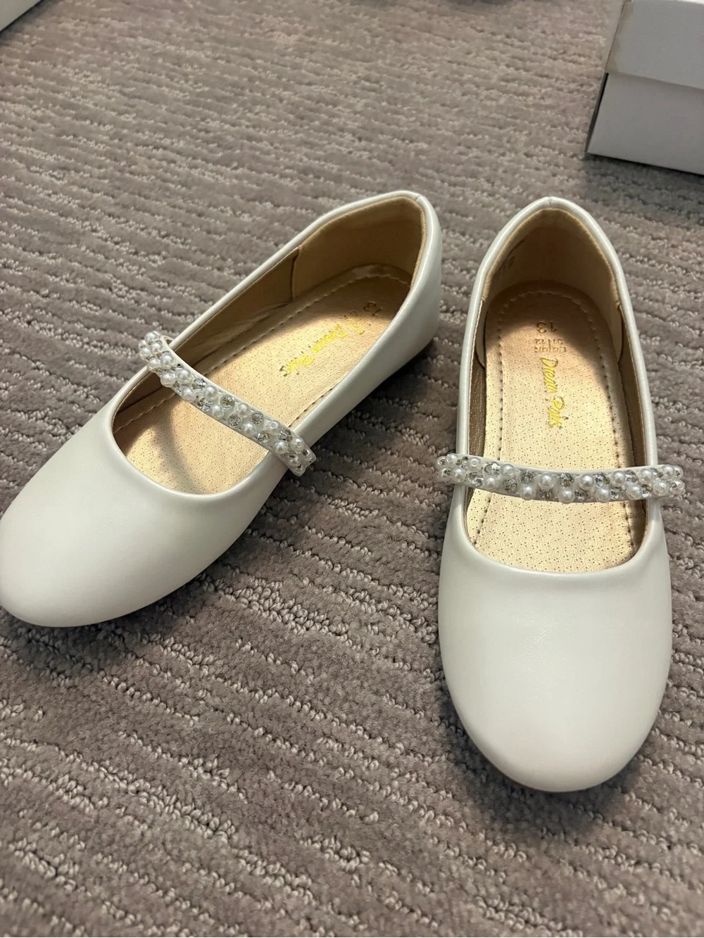 Dream Pairs Girls Pearl-Embellished White Mary Jane Flats